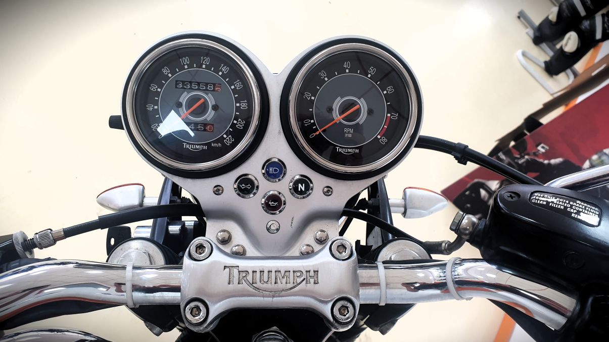 TRIUMPH BONNEVILLE T100 - 2005 - 33 522 KMS 