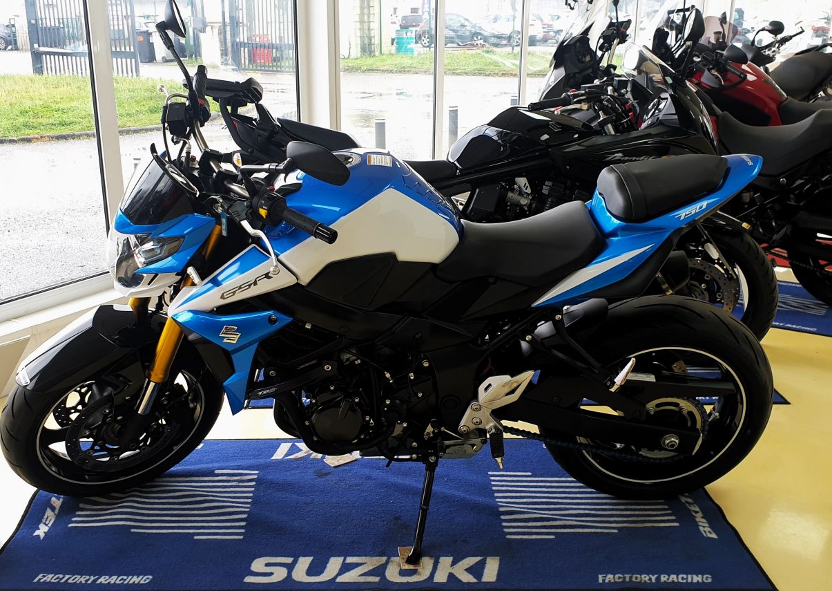 SUZUKI GSR 750 - 2015 - 13 715 km